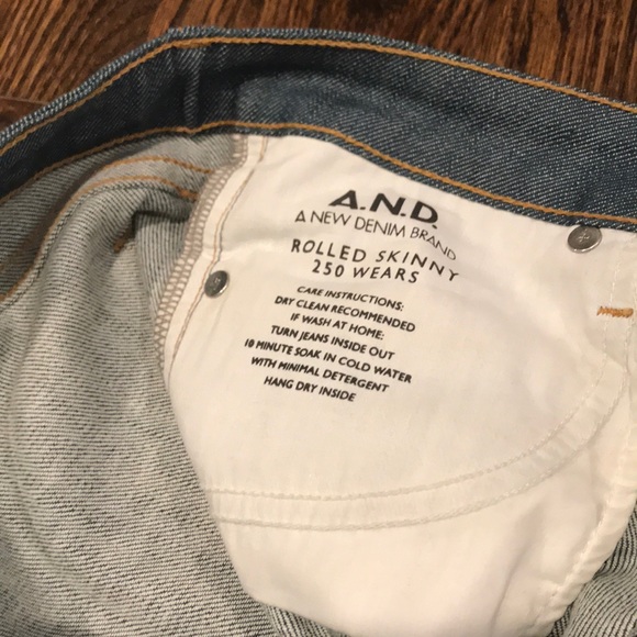 A.N.D. 250 wears Rolled skinny jeans - Picture 3 of 5